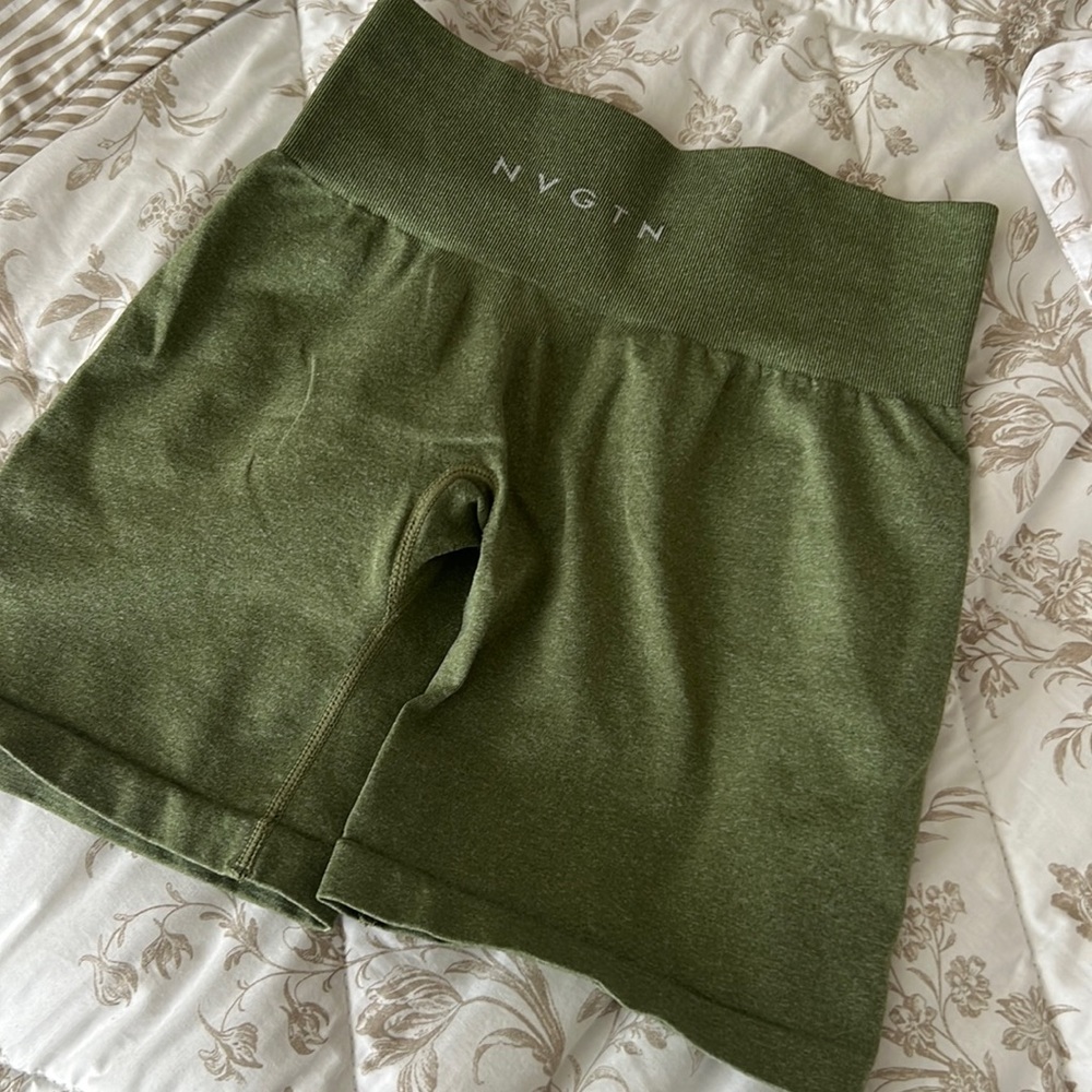 NVGTN Pro Shorts Meadow Green